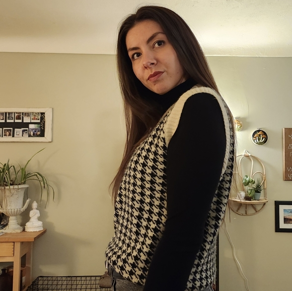 Meet your Posher, Amelia - Picture 1 of 3